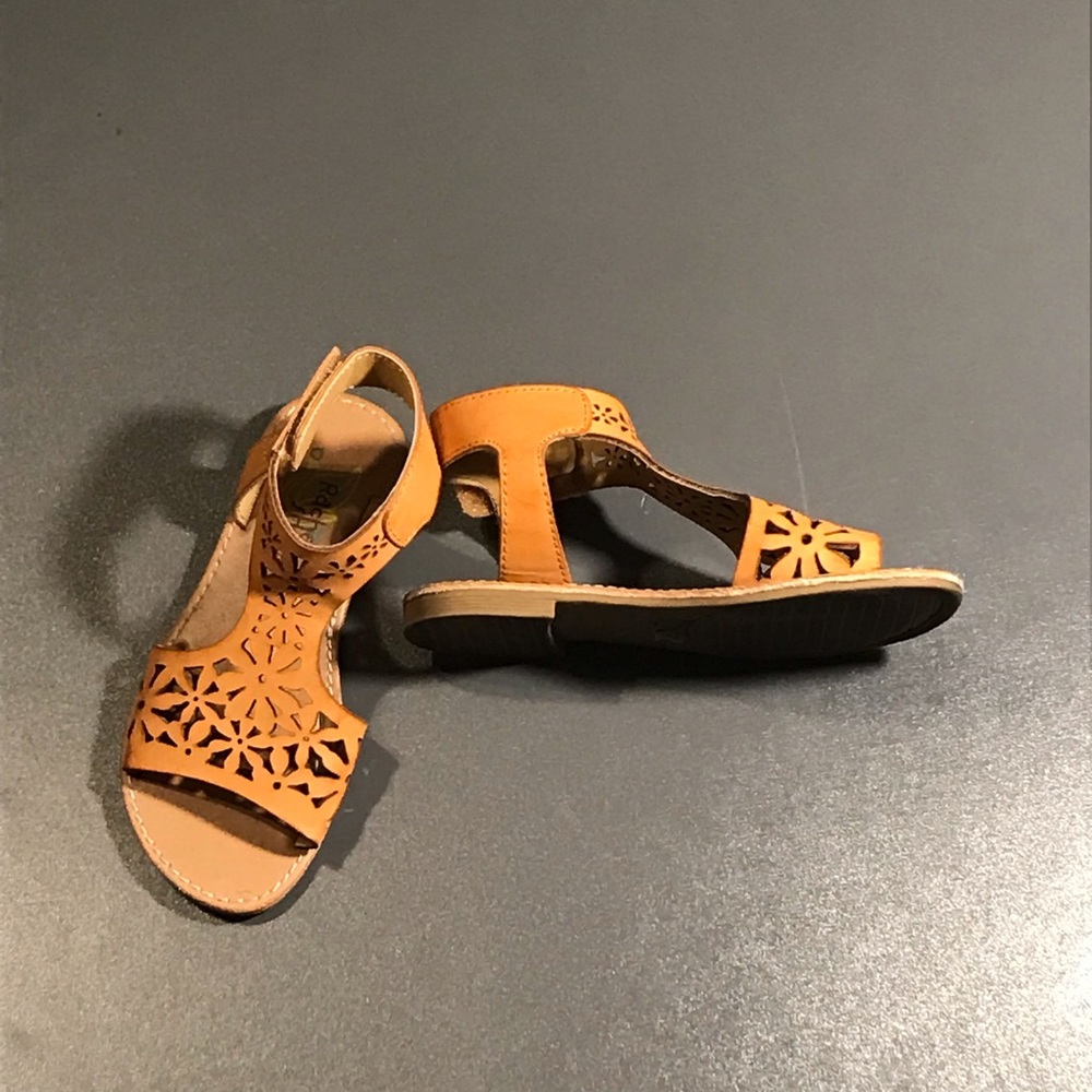 Rachel Shoe Girls Size 11M Tan Velcro sandals - Picture 1 of 5